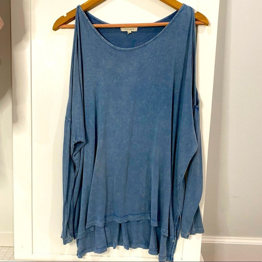Vestique Shoulder Cut out Longsleeve Top